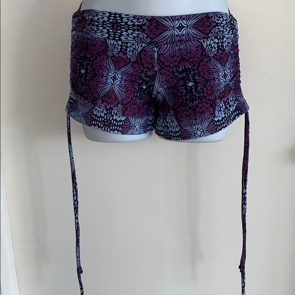 liquido yoga shorts